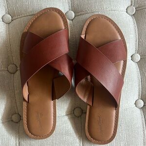 Universal Thread Brown Women’s Sandals